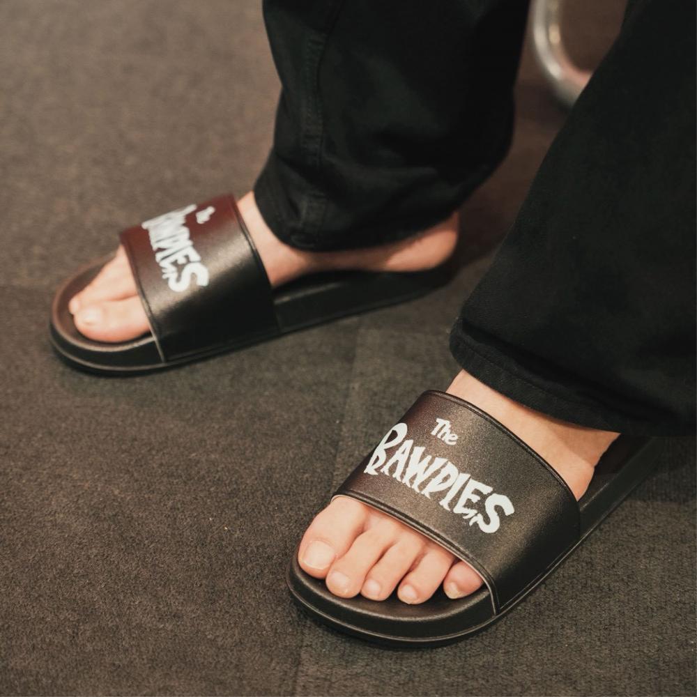 KINKY SANDALS